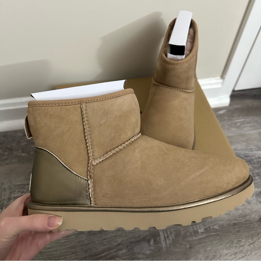 Brand New Size 11 UGG women’s classic mini shine boots/ugg - Picture 13 of 13